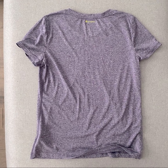 💜CHAMPION💜 T-Shirt in purple. Size medium. - Picture 4 of 8